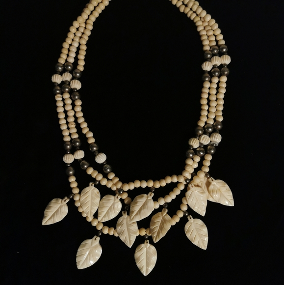 Carved Leaf Necklace - Picture 1 of 6